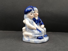 Статуэтка винтажная Delft Blue &quot;Влюбленная пара&quot;, фарфор, 8 х 6 см, Голландия, 1960-70гг.