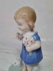 Статуэтка винтажная Lladro &quot;Девочка с букетом цветов&quot;, фарфор, 12 x 7 см, Испания, 1960-70гг. 