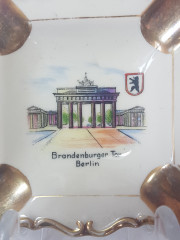 Пепельница винтажная Kronach Bavaria, фарфор с изображением Браунденбургских ворот в Берлине, 8,5 x 8,5 x 2 см, Германия, 1960-70гг.